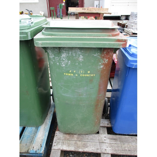 45 - A green PVC wheelie bin