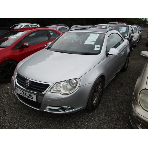 14 - A 2006 Volkswagen EOS 2.0 FSi convertible J24126 (petrol/manual), odometer reading 43,719 miles