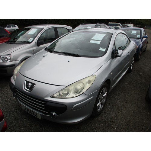 16 - A 2005 Peugeot 307 S CC 2.0 convertible J71432 (petrol/automatic), odometer reading 56,169 miles