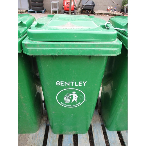 94 - A green PVC wheelie bin