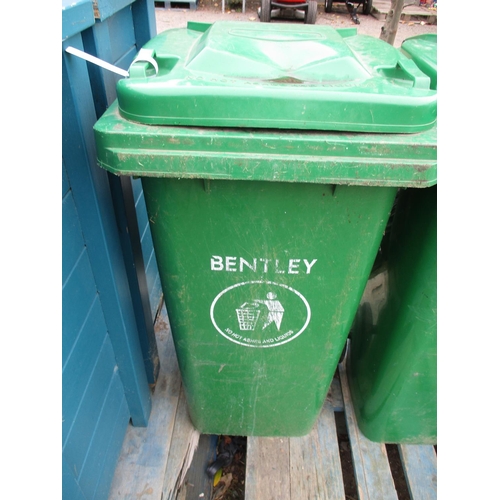 95 - A green PVC wheelie bin