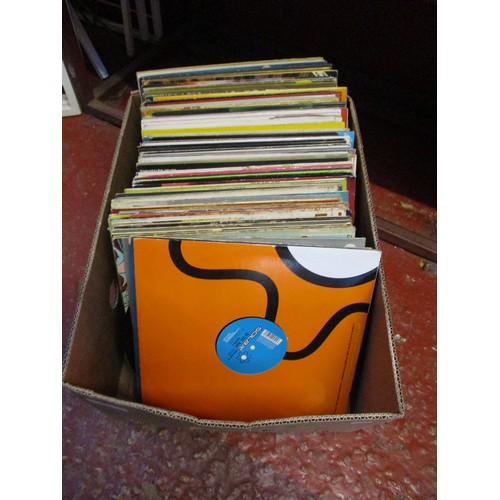 453 - A large quantity of vinyl long playing records