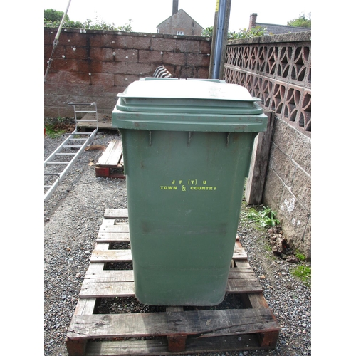 26 - A green wheelie bin