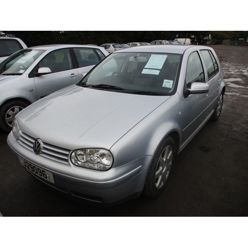 12 - A 2000 Volkswagen Golf 2.0 five door hatchback (petrol/manual) J29096, odometer reading 70,011 miles