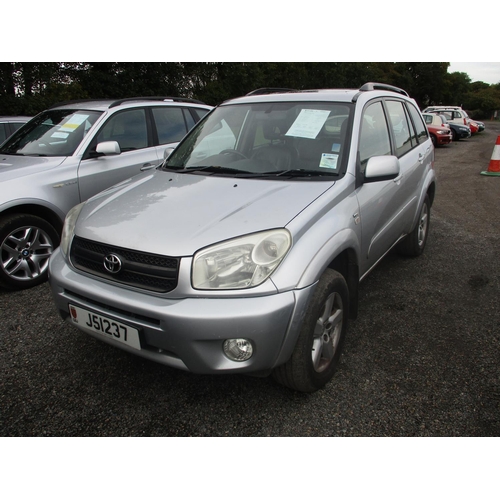 6 - A 2005 Toyota Rav4 XT4 2.0 MPV (petrol/manual) J51237, odometer reading 153,151 miles