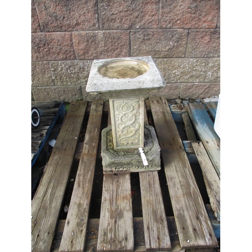 38 - A reconstituted stone bird bath