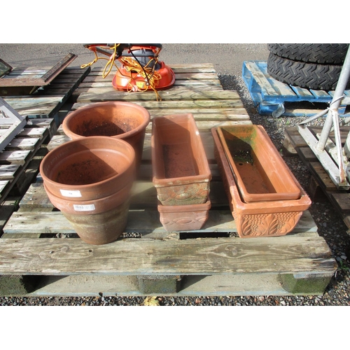 58 - A quantity of terracotta pots and planters