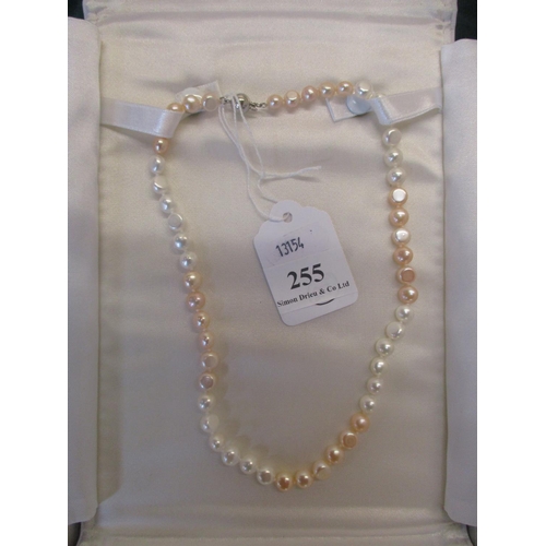 255 - A pink and white pearl necklace with silver clasp