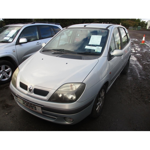 18 - A 2002 Renault Scenic 1.6 MPV (petrol/manual) J13089, odometer reading 89,308  miles