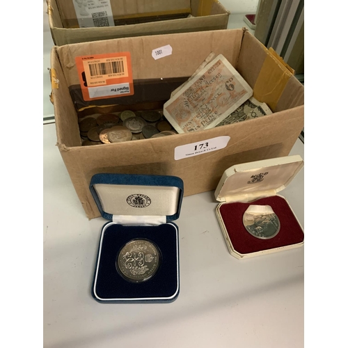 173 - A silver Isle of Man crown, a Jersey crown and an accumulation of vintage coinage and bank notes