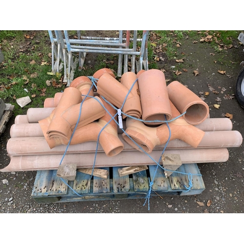 25 - A quantity of clay drain pipes and junctions