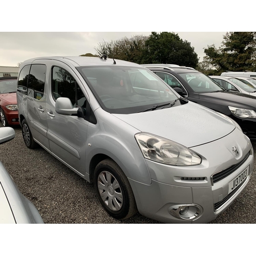 4 - A 2015 Peugeot Partner Tepee Horizon S 1.6 HDi MPV J137003 (diesel/manual ), odometer reading 209,89... 