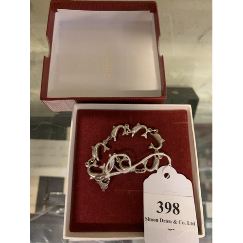 398 - A vintage silver dolphin bracelet