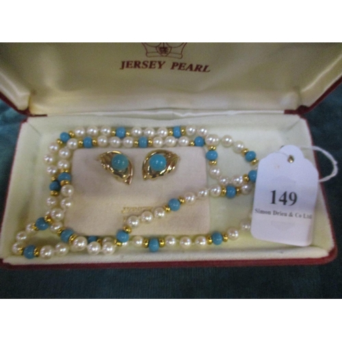 149 - A string of pearls and Jersey Pearl turquoise necklace and earring set