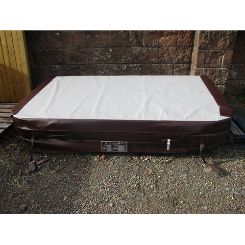 38 - An insulated spa cover