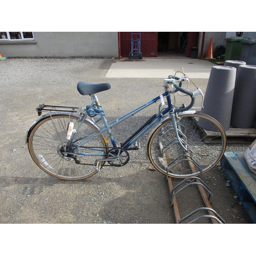 60 - A lady's Raleigh Wisp racing bicycle (22.5