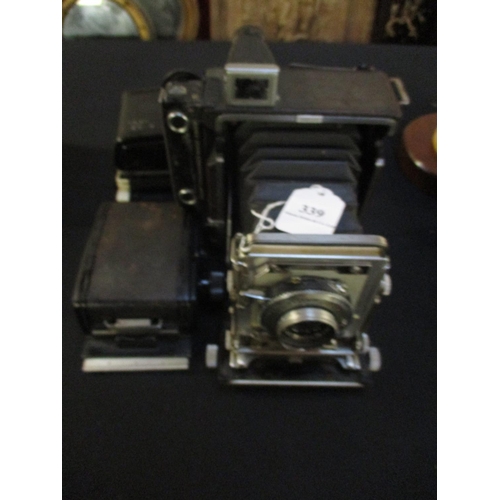 339 - A vintage Grafflex Bellows camera and film holders