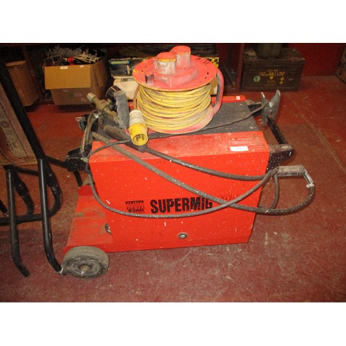 331 - A Sealey Supermig 185 welder together with a 110 volt extension lead