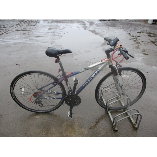 76 - A lady's Trek 7100FX half suspension bicycle (15