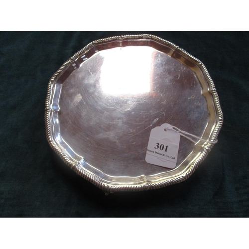 301 - A silver salver set upon three ball and claw feet (368 gms)