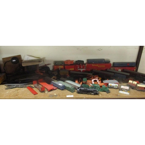 458 - A quantity of mid century Triang and other model locomotives, rolling stock and accessories