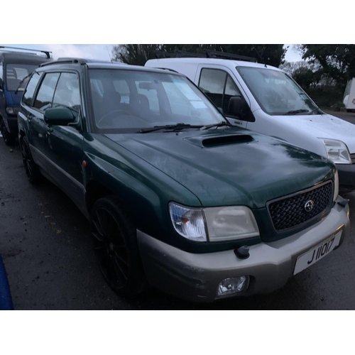 13 - A 2001 Subaru Forester 2.0 AWD estate J11017 (petrol/manual), odometer reading 118,014 miles