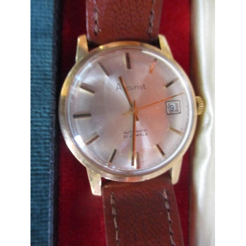 124 - An Accurist wrist watch in 9 carat gold on leather strap with automatic movement with line markers a... 