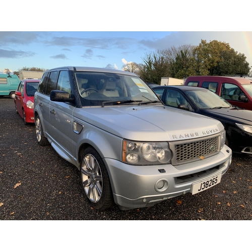 4 - A 2008 Range Rover Sport HSE TD 3.6 V8 J38265 (diesel/automatic), odometer reading 38,237 miles. Rea... 