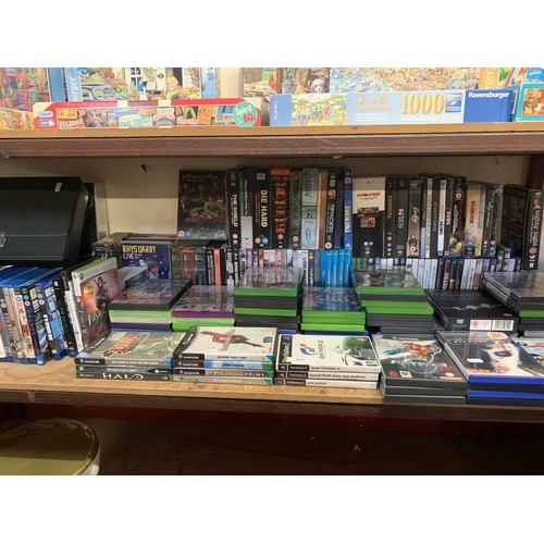 425 - Assorted Playstation, Nintendo and XBox games etc.