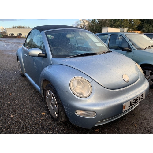 9 - A 2004 Volkswagen Beetle 1.6 convertible J151542 (petrol/manual), odometer reading 70,043 miles