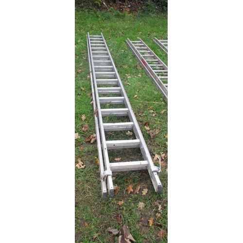 14 - An aluminium seventeen tread double extension ladder