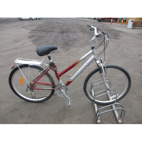 60 - A lady's Saracen Orion half suspension bicycle (17