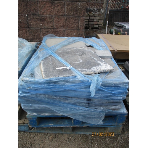 32 - A pallet of paving slabs