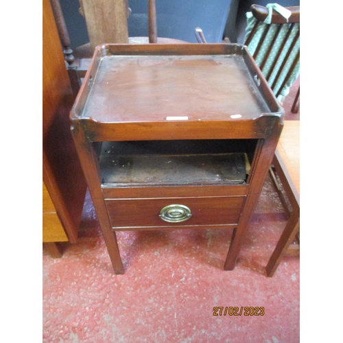 290 - A Georgian mahogany tray top bedside cabinet