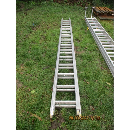 25 - An aluminium fifteen tread double extension ladder - Liquidator's sale