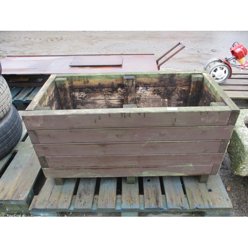 88 - A rectangular wooden planter