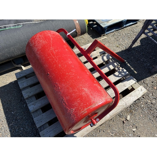 52 - A trailed balastable flat roller to suit a compact garden tractor (90cm working width)