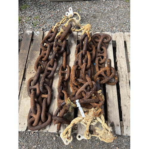 46 - A length of heavy mooring chain