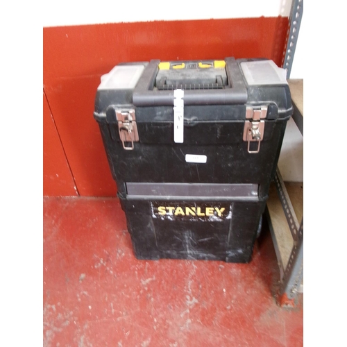 113 - A Stanley tool box containing a quantity of tools