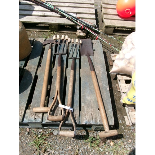 108 - Two garden forks together with a spade and an edger