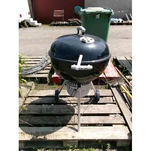 123 - A Weber kettle barbeque