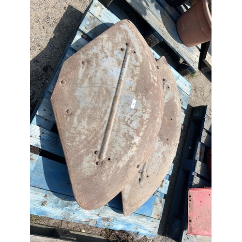 38 - A pair of tractor wings to suit a Ferguson P.E.A./Continental etc.