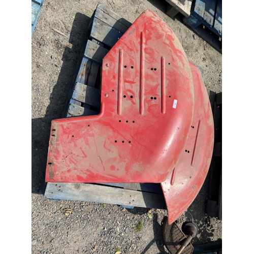 39 - A pair of tractor wings to fit a Massey Ferguson 35/35X etc.