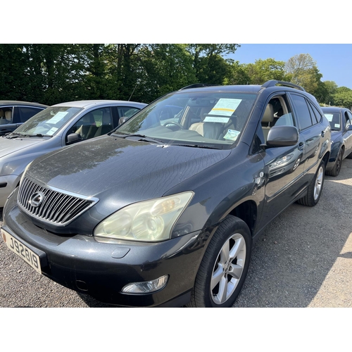 8 - A 2005 Lexus RX300 SE L 3.0 SUV J92819 (petrol/automatic), odometer reading 99,789 miles - USC warni... 