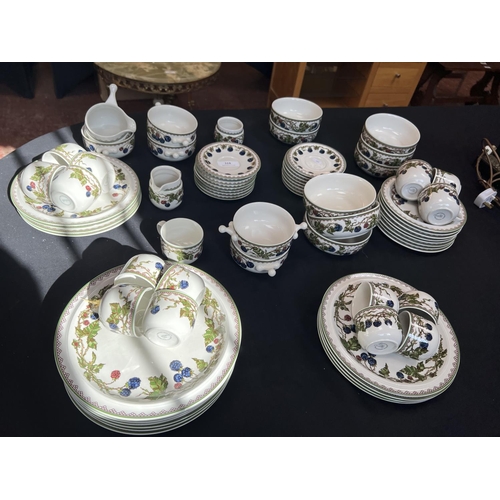 310 - A Goebel part dinner service