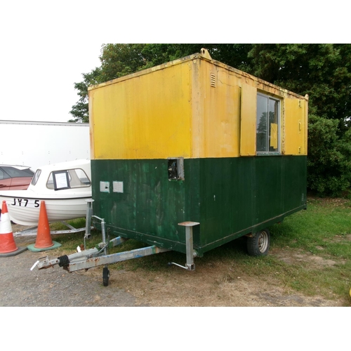 17 - A mobile site office on towing chassis