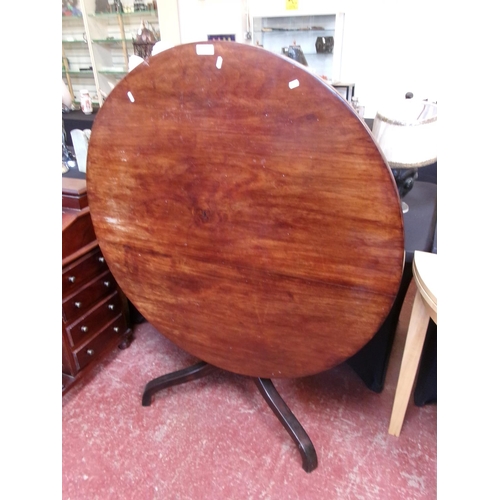 281 - A nineteenth century mahogany tilt top centre table