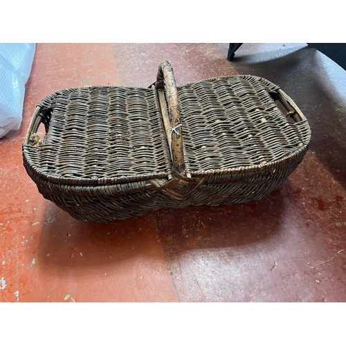 161 - A vintage French fruit basket