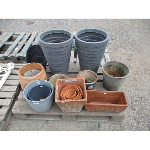 93 - A vintage coal scuttle together with various pots and planters