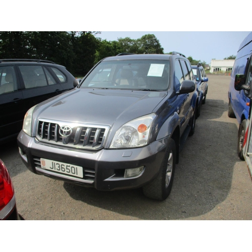 12 - A 2003 Toyota Landcruiser D4D 3.0 TDi seven seat SUV J136501 (diesel/manual), odometer reading 210,1... 